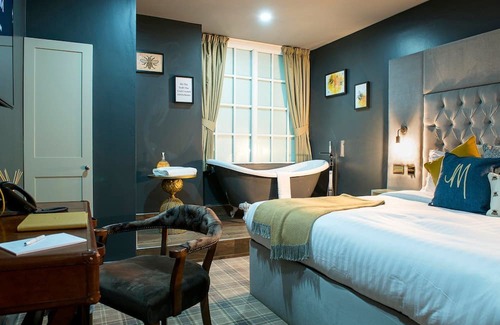 Rusholme House | heart of Manchester close to city centre great transport links