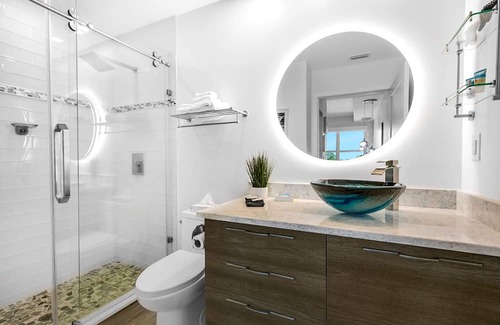 Merritt Island Condo | Waterfront Captains Stateroom