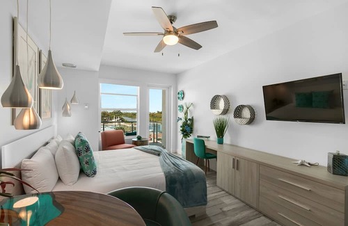 Merritt Island Condo | Portside Suite Summar