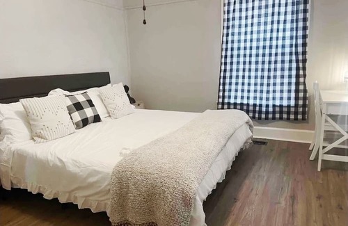 Evansville Apartment | Cherry Street Retreat A