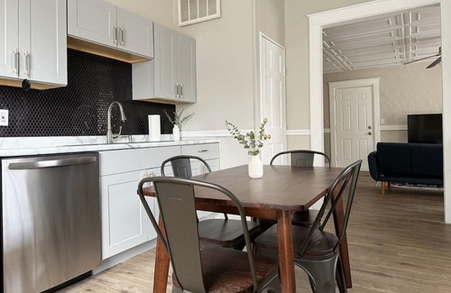 Evansville Apartment | Cherry Street Retreat A
