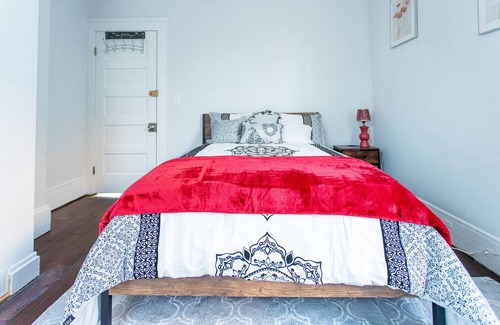 Hough House | CoZ 5 Bedroom Home On Ashbury