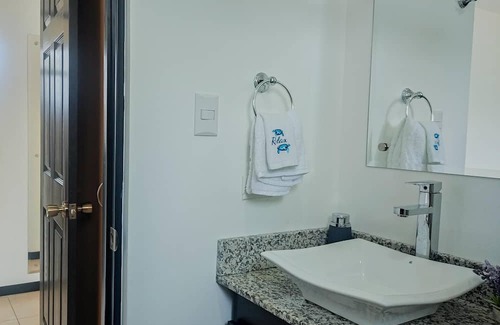 Bejuco Apartment | Beachside Bliss: Shared Pool, BBQ -Close to beach!