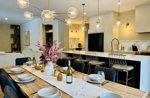 Orford Apartment | Chic Ibiza, SPA, Foyer, Montagne
