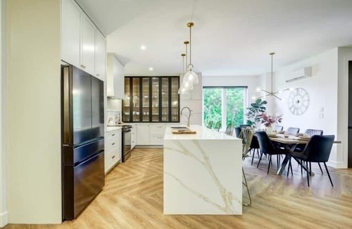 Orford Apartment | Chic Ibiza, SPA, Foyer, Montagne