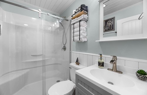 Fairfield Harbour Condo | Harbor Retreat. Enjoy this cozy, one bedroom apartment at Fairfield Harbor