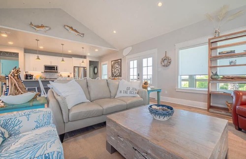 City-by-the Sea House | Driftwood Dream Summa