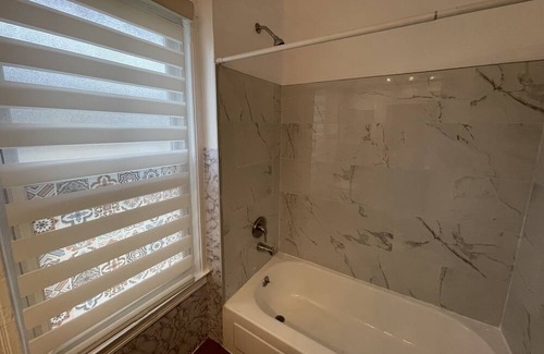 Auburndale House | 1 private bedroom in Queens Flushing NY