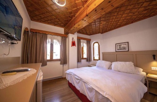 Gjirokaster Bed & Breakfast | KOTONI Bed & Breakfast