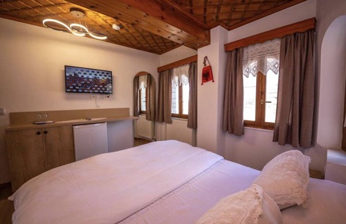 Gjirokaster Bed & Breakfast | KOTONI Bed & Breakfast