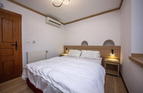 Gjirokaster Bed & Breakfast | KOTONI Bed & Breakfast