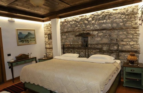 Berat Hotel | ODA TOMORI