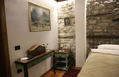 Berat Hotel | ODA TOMORI