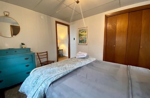 South Haven Cottage | Lakefront Cottage with Private Beach 10 min from South Haven