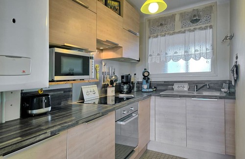 Vannes Apartment | Beautiful apartment for 4 people with WIFI, TV, pets allowed and parking