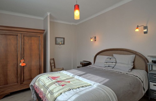 Vannes Apartment | Beautiful apartment for 4 people with WIFI, TV, pets allowed and parking