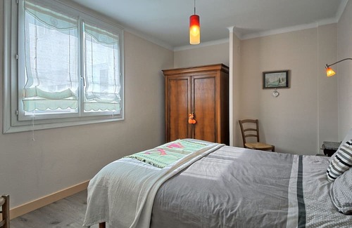 Vannes Apartment | Beautiful apartment for 4 people with WIFI, TV, pets allowed and parking