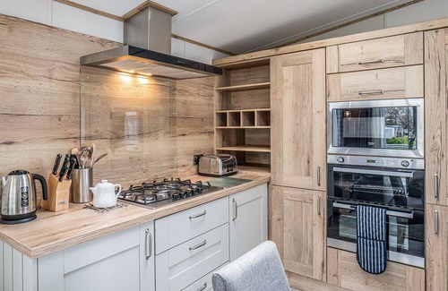 Kelso Apartment | Our Platinum caravans offer grand proportions and contemporary finishes throughout, the perfect plac