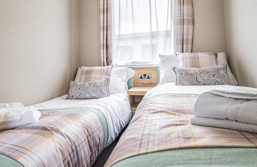 Kelso Apartment | Our Platinum caravans offer grand proportions and contemporary finishes throughout, the perfect plac