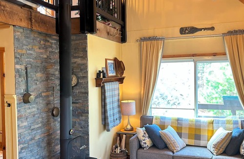 Points Cabin | ESCAPE! “Get Away From It All Without Roughing It”