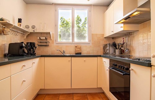 Nans-les-Pins Apartment | Cosy apartment for 6 people with pool, WIFI, TV, terrace and parking