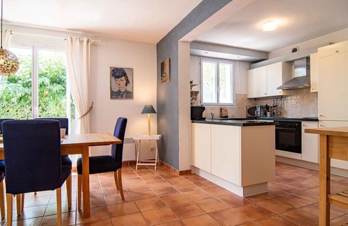 Nans-les-Pins Apartment | Cosy apartment for 6 people with pool, WIFI, TV, terrace and parking