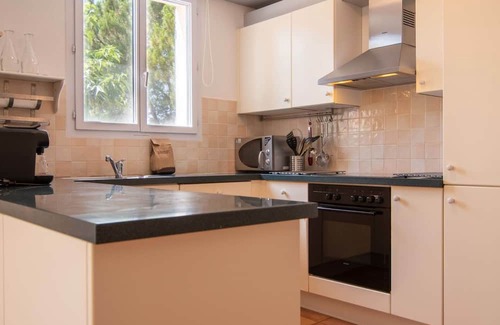 Nans-les-Pins Apartment | Cosy apartment for 6 people with pool, WIFI, TV, terrace and parking