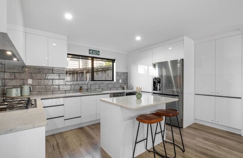 New Windsor House | Urban Oasis - West Auckland Townhouse