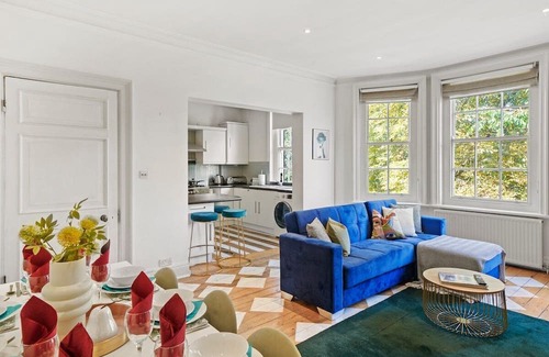 West Hill Apartment | Modern Deluxe 3 Bed in Putney - Parking