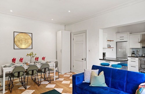 West Hill Apartment | Modern Deluxe 3 Bed in Putney - Parking