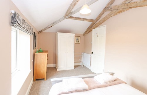 Tunstead Cottage | THE COACH HOUSE, pet friendly, with pool in Stalham