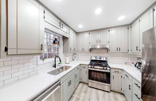 Kennesaw House | Dog-friendly home with full kitchen, furnished deck, washer/dryer, & AC