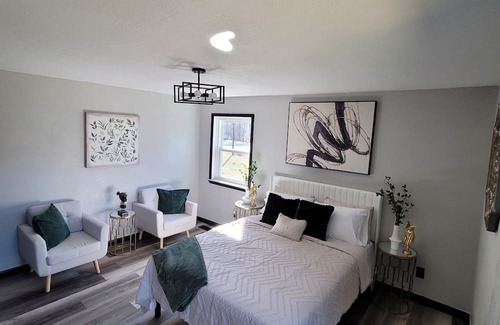 Loganville House | Lovely 3-bedroom house seating on 3 acrage with AC and WiFi in Loganville