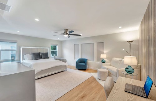 Bixby Knolls House | New Reno 3 BD Home - Pool - EV Charger