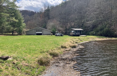 Laurel Springs Cabin | Stillhouse Cabin, pondside Laurel Springs retreat on Blue Ridge Parkwayn