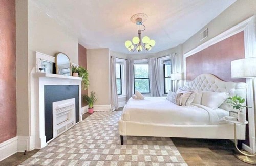 Bloomfield Apartment | Luxe Bloomfield Penthouse | Central | Free Parking