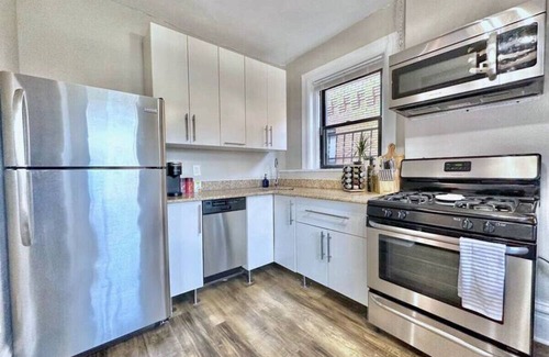 Bloomfield Apartment | Luxe Bloomfield Penthouse | Central | Free Parking