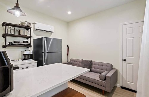 United Central House | Modern Gem One Bedroom One Bath
