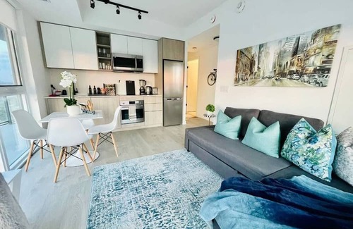 Wellington Place Apartment | Waterfront Serene Heights