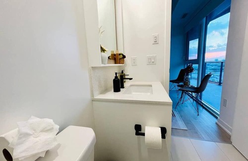 Wellington Place Apartment | Waterfront Serene Heights