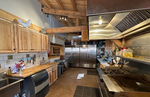 Coarsegold House | Modern Barn Retreat near Yosemite on a working cattle ranch. Pet Friendly.