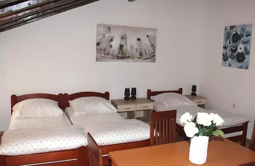 Grad Apartment | Sunny Rooms and Suites