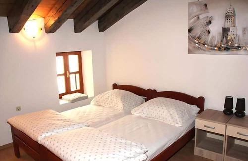 Grad Apartment | Sunny Rooms and Suites