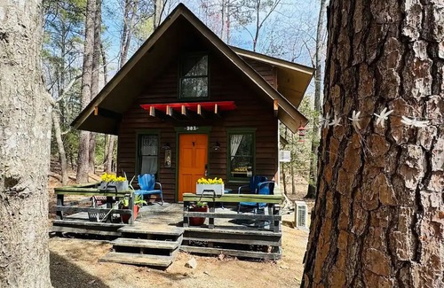 Bynum Cabin | Cute Cabin in the woods ideal for couples