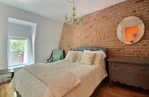 Little Burgundy House | 3 story victorian house with 2 private parkings