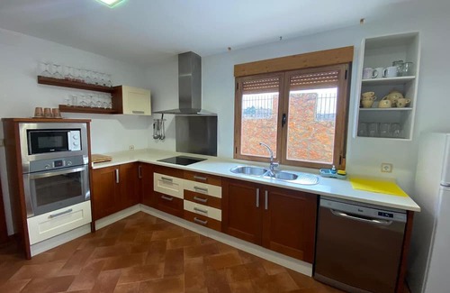 Cuenca Ski Chalet | Chalet con Barbacoa y Jacuzzi Para Disfrutar en Familia a 5 Minutos de Cuenca