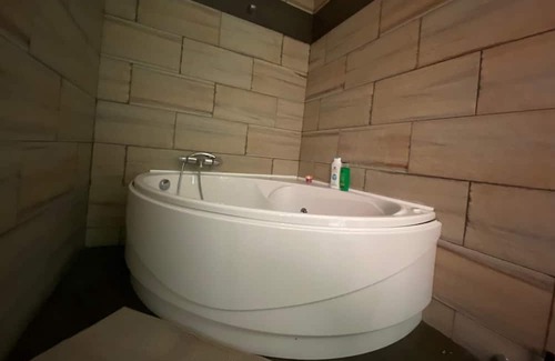 Cuenca Ski Chalet | Chalet con Barbacoa y Jacuzzi Para Disfrutar en Familia a 5 Minutos de Cuenca