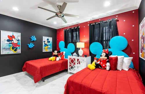 Davenport House | Magic Mirage by AvantStay | Group Retreat + Private Pool, Resort Access