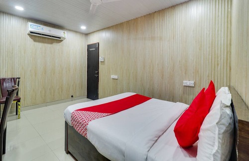 Girgaon Hotel | OYO Flagship Hotel Diamond
