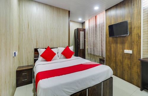 Girgaon Hotel | OYO Flagship Hotel Diamond